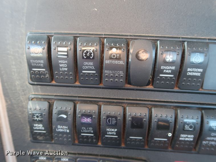 image for item GS9764 2013 Western Star 4900SB semi truck