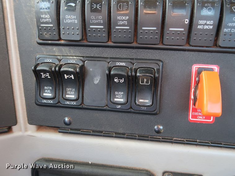 image for item GS9764 2013 Western Star 4900SB semi truck