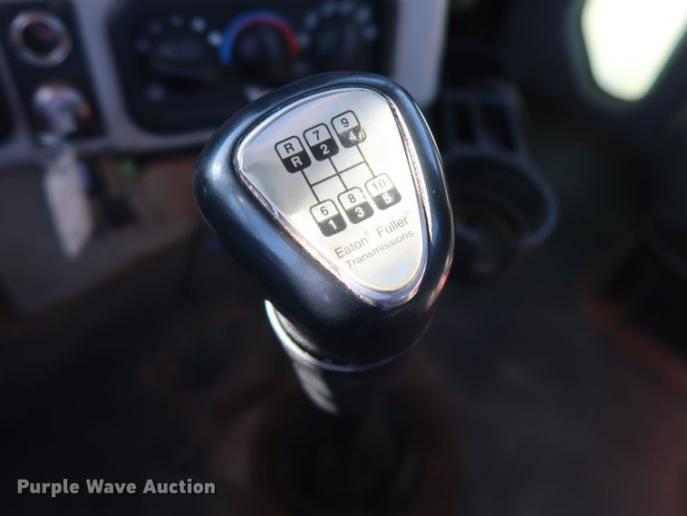 image for item GS9764 2013 Western Star 4900SB semi truck