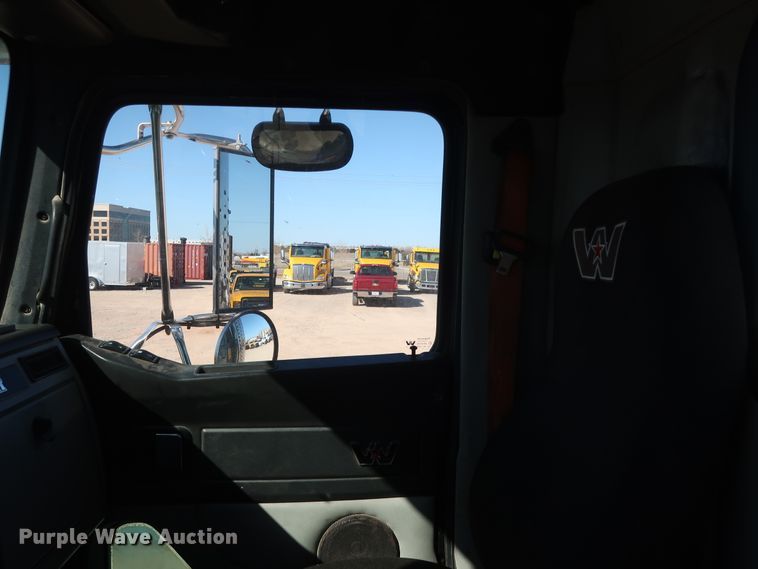 image for item GS9764 2013 Western Star 4900SB semi truck