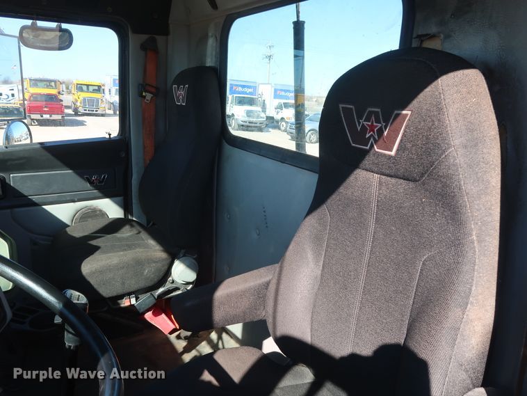 image for item GS9764 2013 Western Star 4900SB semi truck