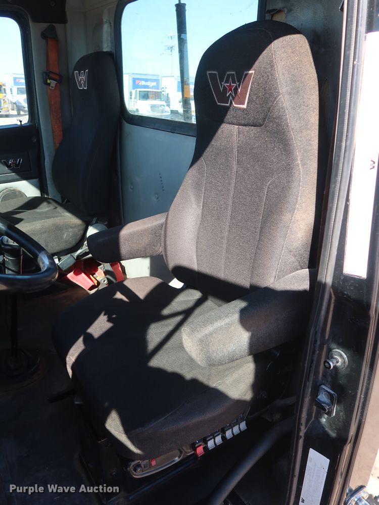 image for item GS9764 2013 Western Star 4900SB semi truck