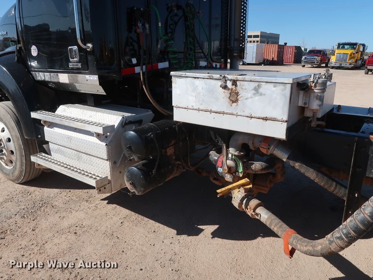 image for item GS9764 2013 Western Star 4900SB semi truck