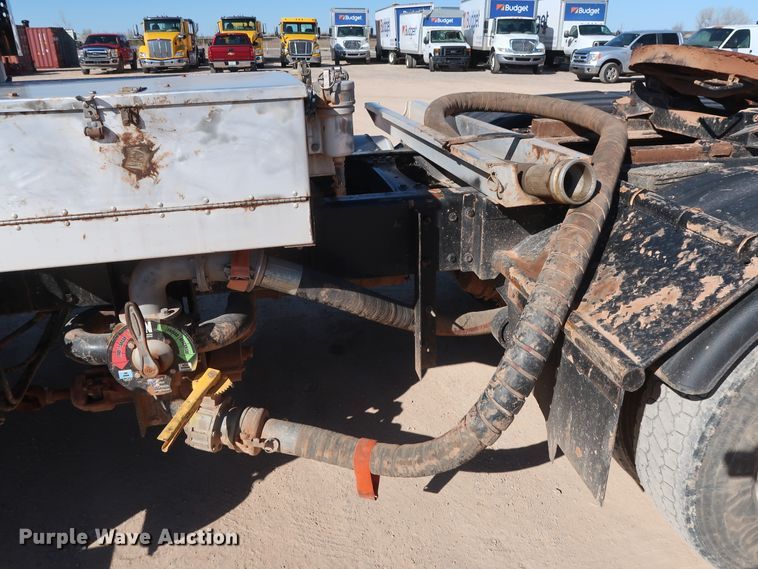 image for item GS9764 2013 Western Star 4900SB semi truck