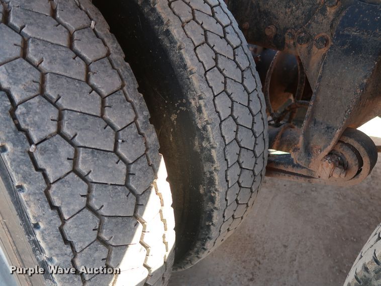 image for item GS9764 2013 Western Star 4900SB semi truck