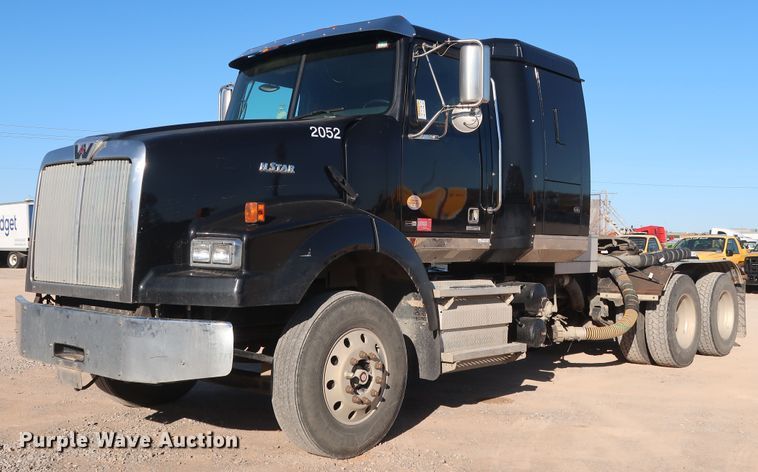 image for item GS9765 2013 Western Star 4900SB semi truck