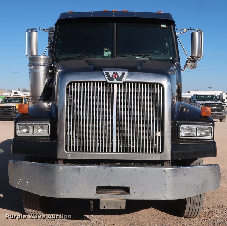 image for item GS9765 2013 Western Star 4900SB semi truck