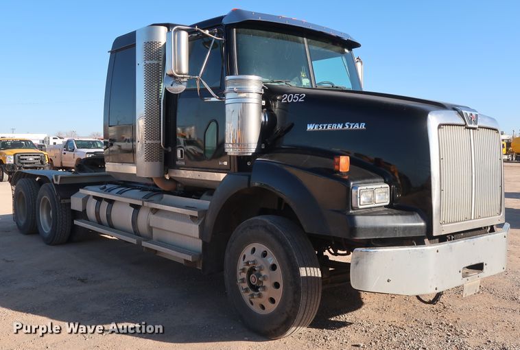 image for item GS9765 2013 Western Star 4900SB semi truck