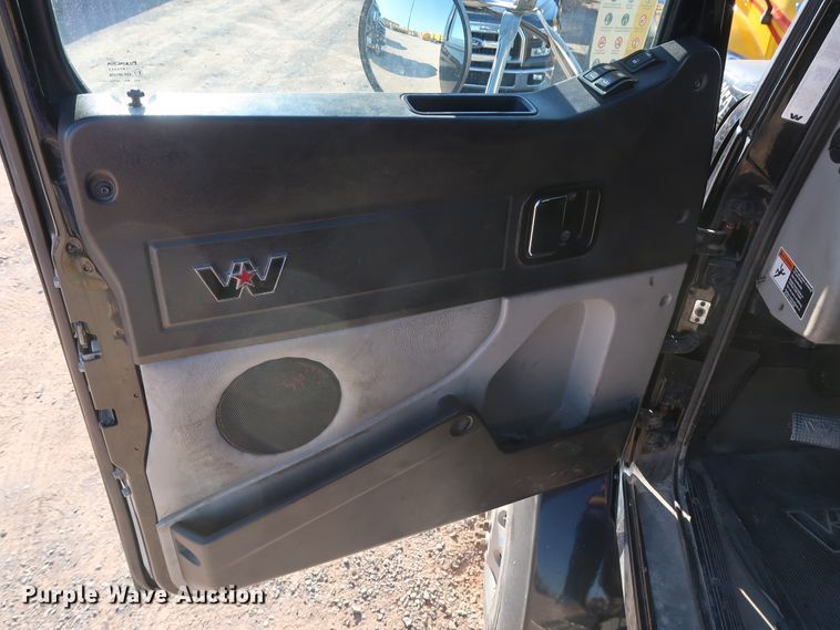 image for item GS9765 2013 Western Star 4900SB semi truck