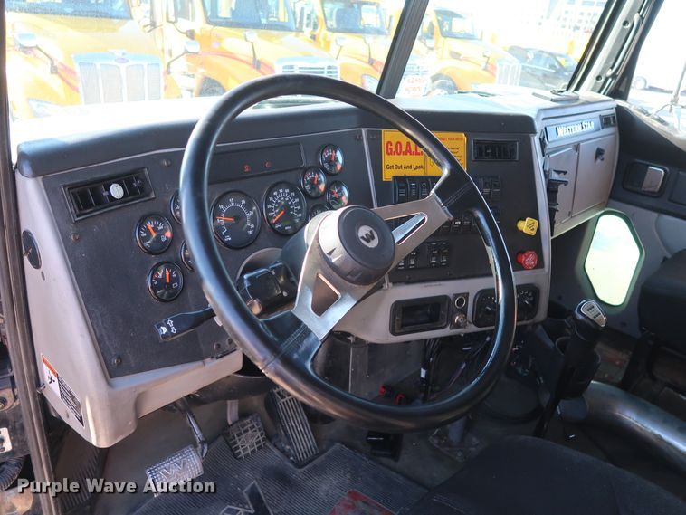 image for item GS9765 2013 Western Star 4900SB semi truck