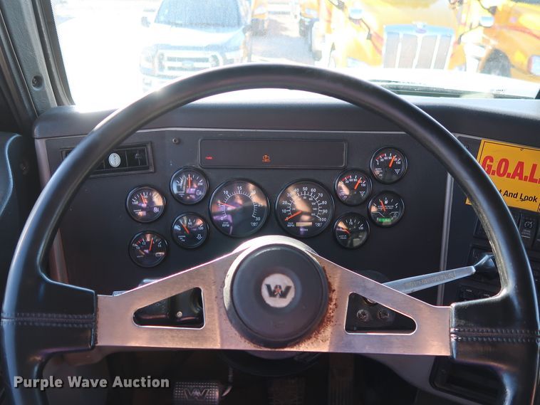 image for item GS9765 2013 Western Star 4900SB semi truck