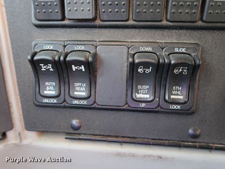 image for item GS9765 2013 Western Star 4900SB semi truck