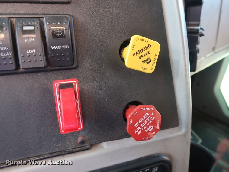 image for item GS9765 2013 Western Star 4900SB semi truck