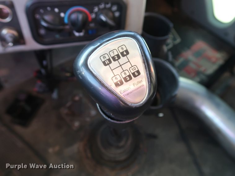 image for item GS9765 2013 Western Star 4900SB semi truck