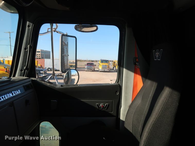 image for item GS9765 2013 Western Star 4900SB semi truck