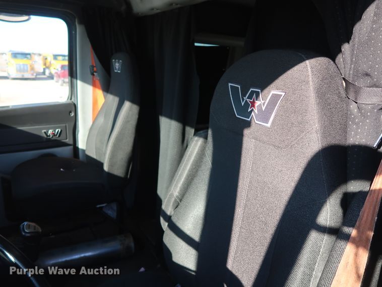 image for item GS9765 2013 Western Star 4900SB semi truck