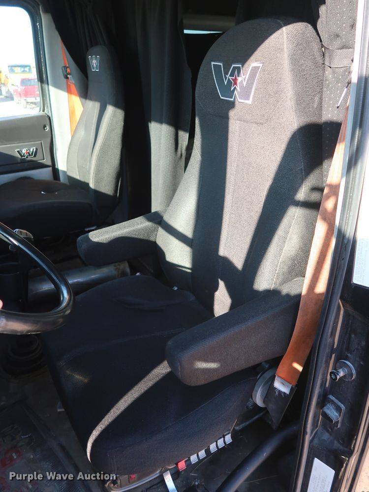 image for item GS9765 2013 Western Star 4900SB semi truck