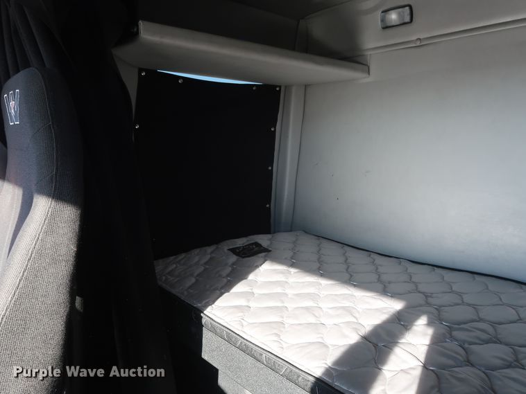 image for item GS9765 2013 Western Star 4900SB semi truck