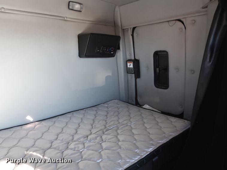 image for item GS9765 2013 Western Star 4900SB semi truck