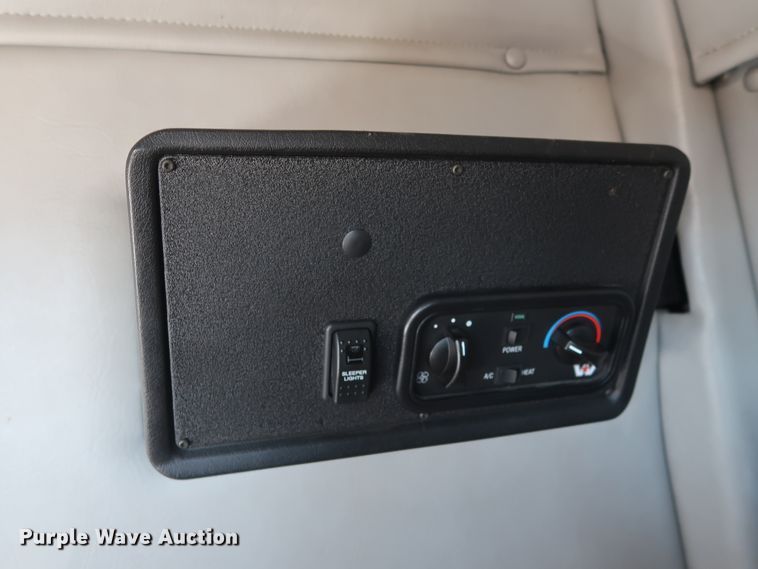 image for item GS9765 2013 Western Star 4900SB semi truck