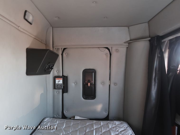 image for item GS9765 2013 Western Star 4900SB semi truck