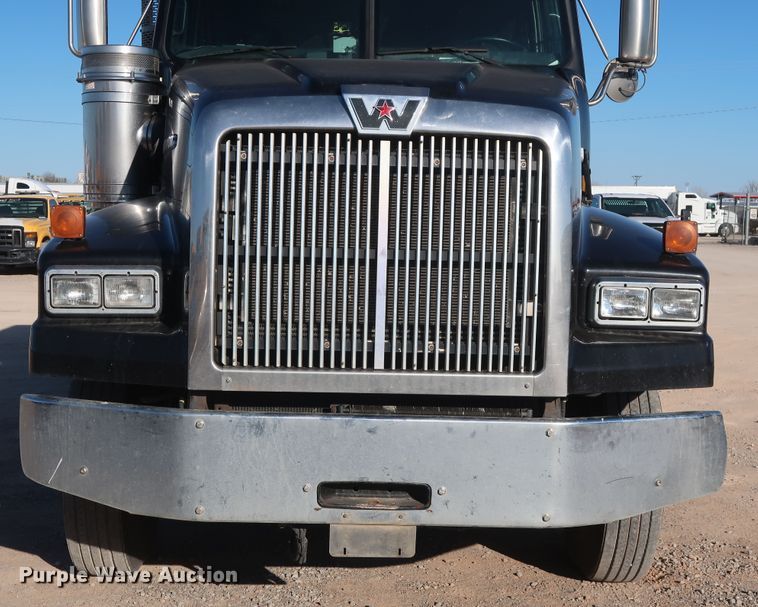 image for item GS9765 2013 Western Star 4900SB semi truck