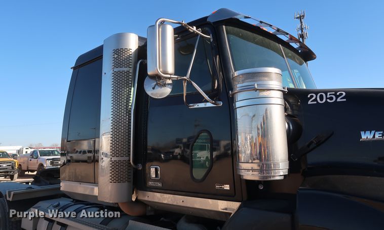 image for item GS9765 2013 Western Star 4900SB semi truck