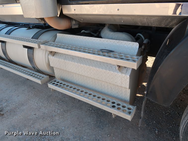 image for item GS9765 2013 Western Star 4900SB semi truck