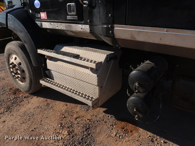 image for item GS9765 2013 Western Star 4900SB semi truck