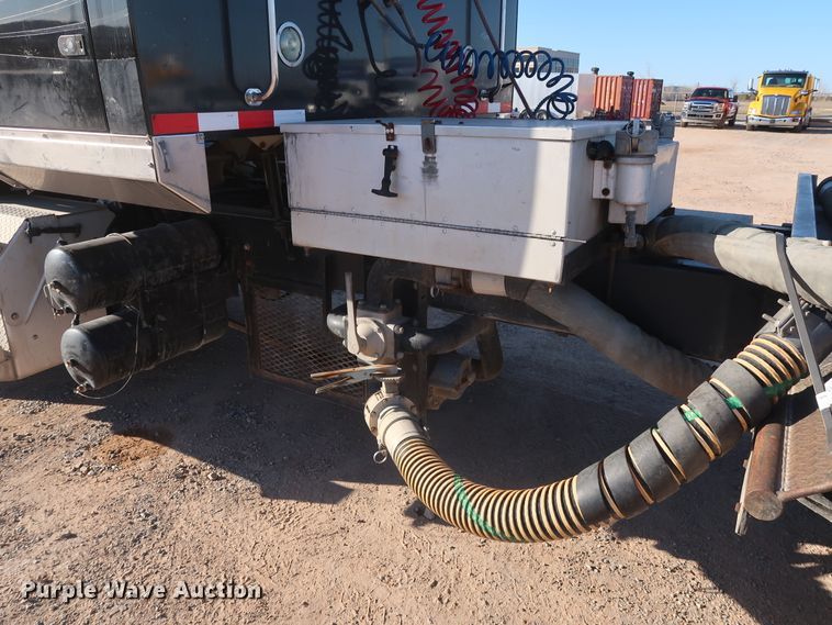 image for item GS9765 2013 Western Star 4900SB semi truck