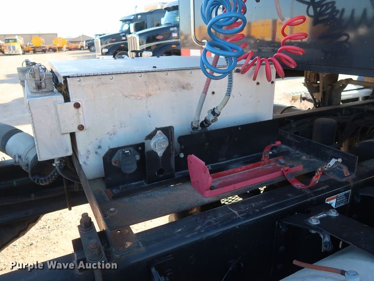 image for item GS9765 2013 Western Star 4900SB semi truck