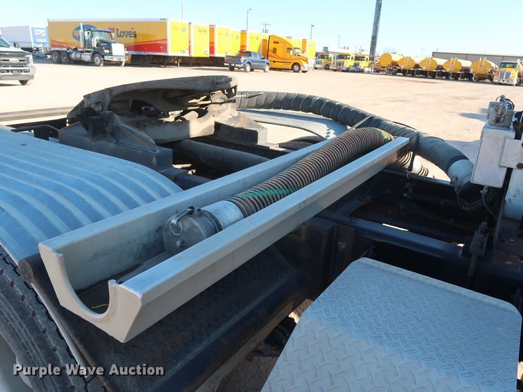 image for item GS9765 2013 Western Star 4900SB semi truck