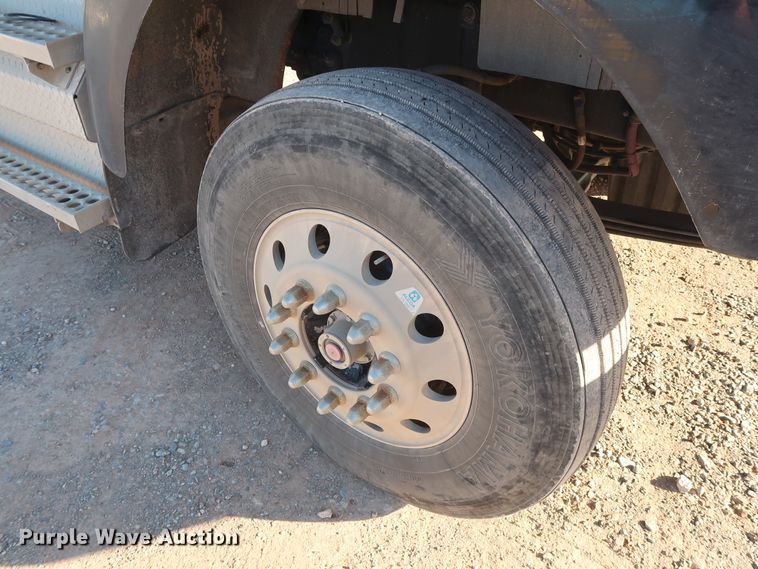 image for item GS9765 2013 Western Star 4900SB semi truck