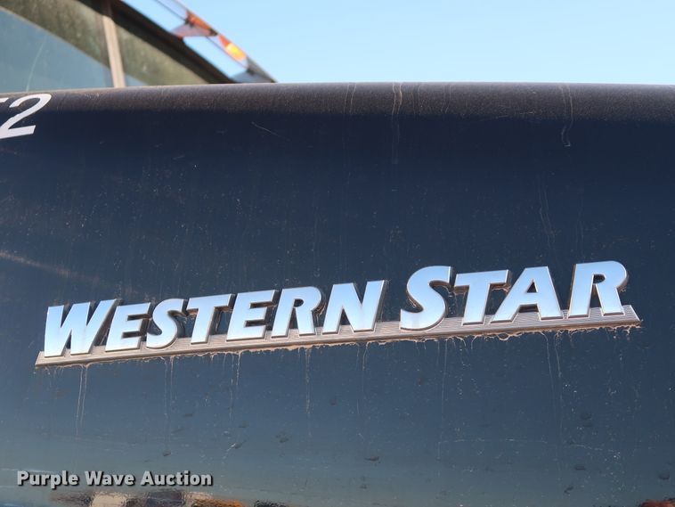 image for item GS9765 2013 Western Star 4900SB semi truck
