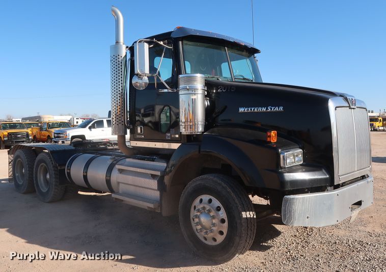 image for item GS9766 2013 Western Star 4900SB semi truck