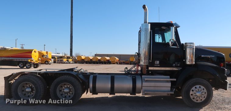 image for item GS9766 2013 Western Star 4900SB semi truck
