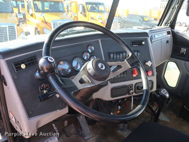 image for item GS9766 2013 Western Star 4900SB semi truck