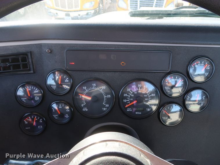 image for item GS9766 2013 Western Star 4900SB semi truck