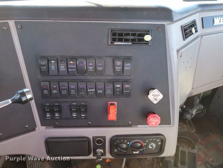 image for item GS9766 2013 Western Star 4900SB semi truck