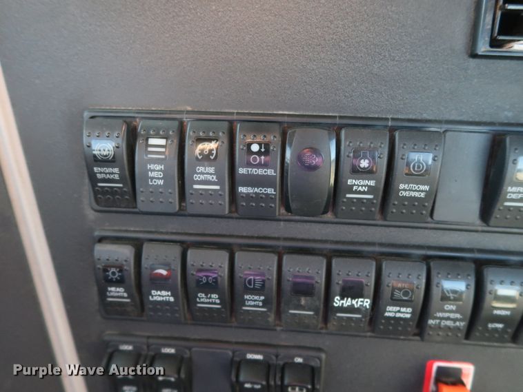 image for item GS9766 2013 Western Star 4900SB semi truck