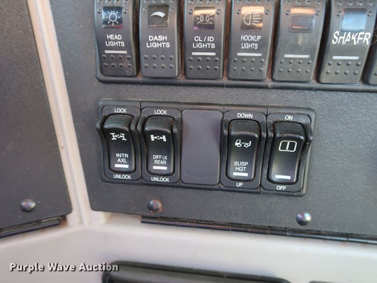 image for item GS9766 2013 Western Star 4900SB semi truck