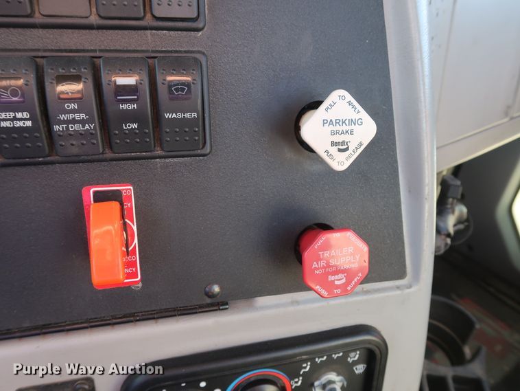 image for item GS9766 2013 Western Star 4900SB semi truck