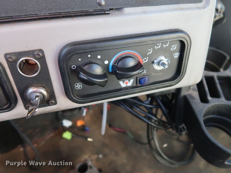 image for item GS9766 2013 Western Star 4900SB semi truck