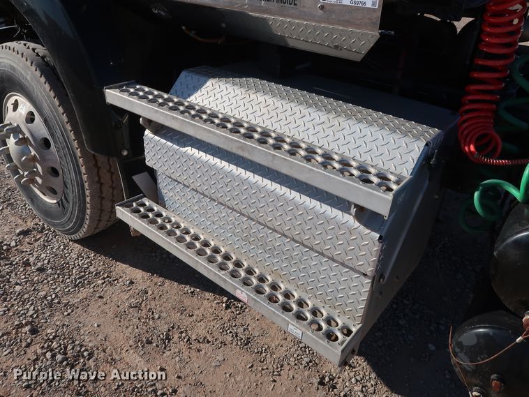 image for item GS9766 2013 Western Star 4900SB semi truck