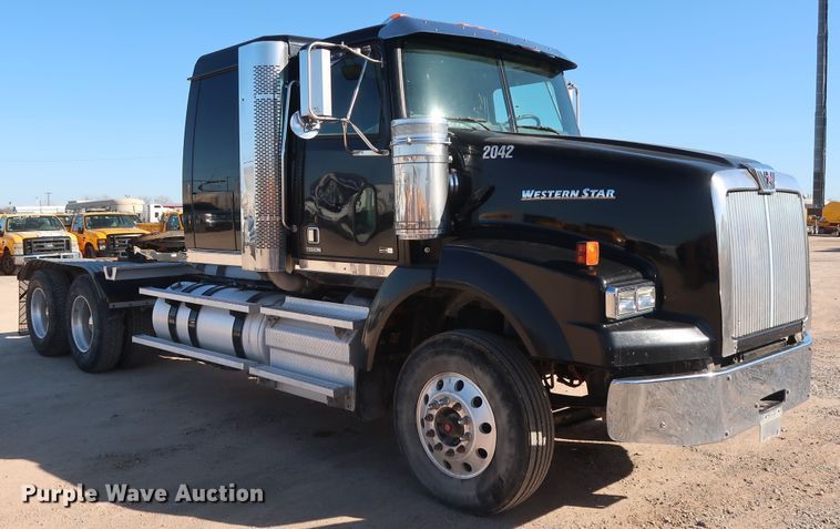 image for item GS9767 2013 Western Star 4900SB semi truck