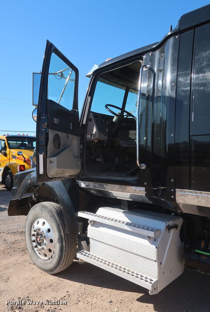 image for item GS9767 2013 Western Star 4900SB semi truck