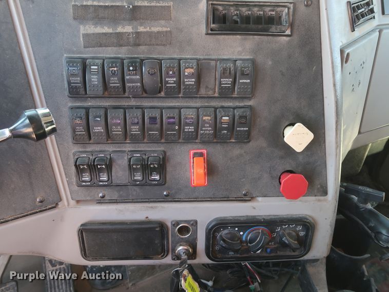 image for item GS9767 2013 Western Star 4900SB semi truck