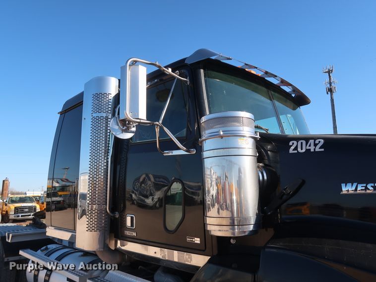 image for item GS9767 2013 Western Star 4900SB semi truck