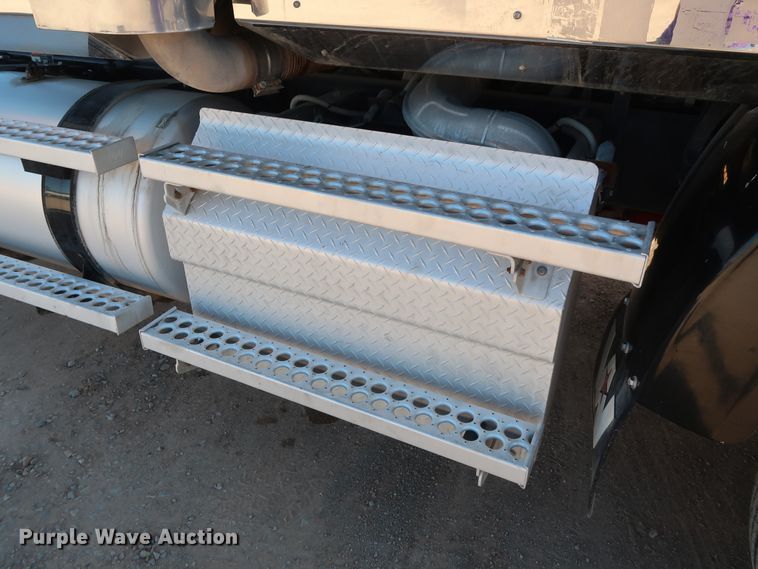 image for item GS9767 2013 Western Star 4900SB semi truck