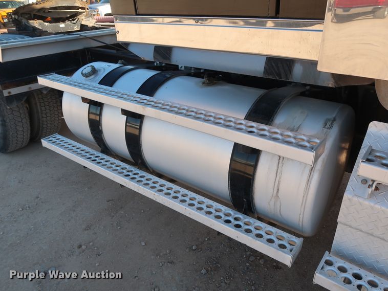 image for item GS9767 2013 Western Star 4900SB semi truck